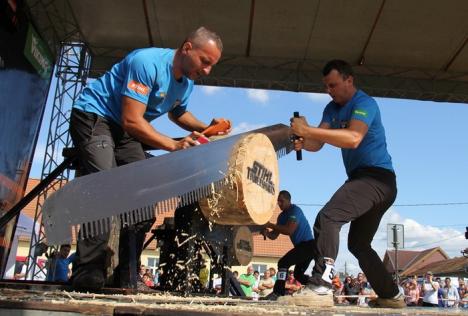 Bihoreanul Csongor Nagy este cel mai puternic tăietor de lemne din România